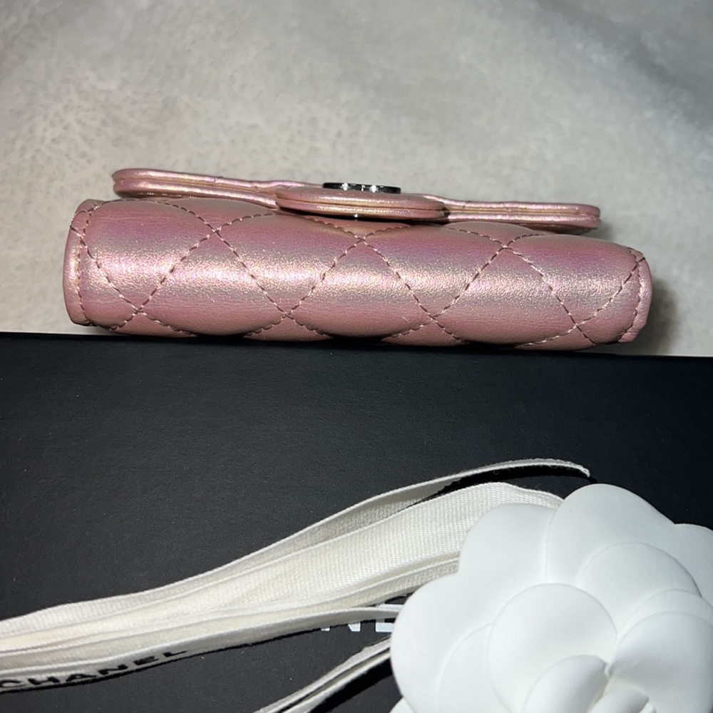 SOLD. 🌸 Chanel Iridescent Pink Key Holder 21K 🌸 - Picture 4 of 16